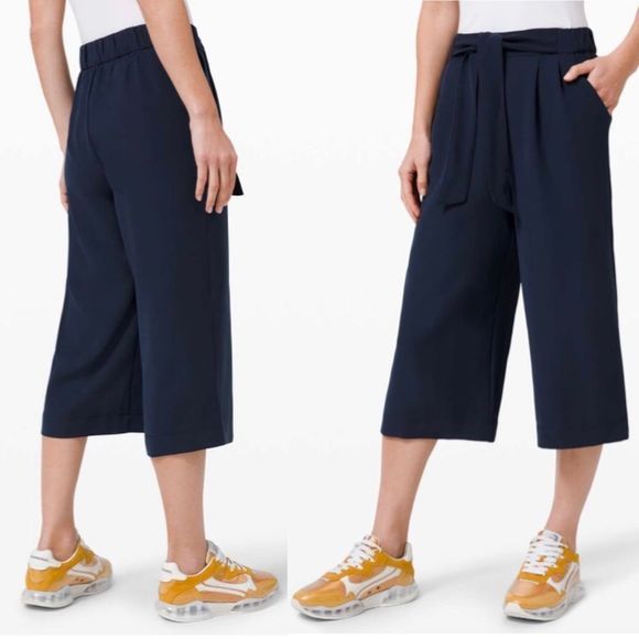 LULULEMON Noir Crop in True Navy - Picture 2 of 11